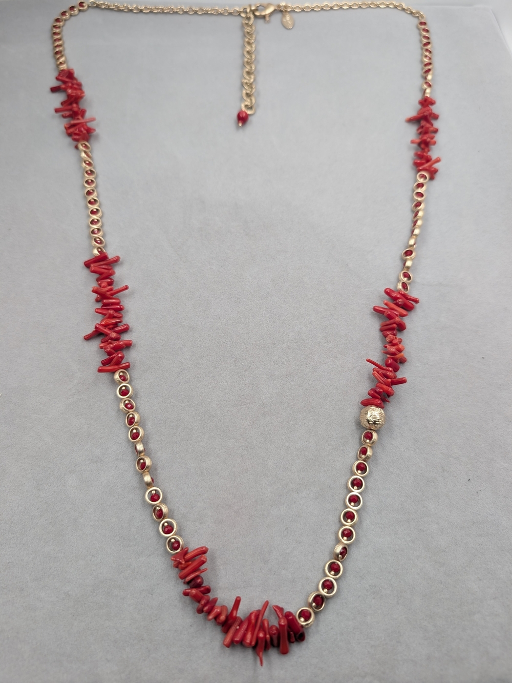 Chico’s Red Coral-Look Branch Bead Gold Tone Statement Necklace | 0043